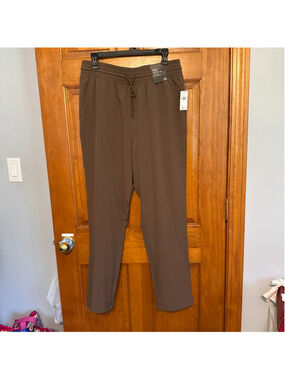 Gap Fit High Rise Run Around pant